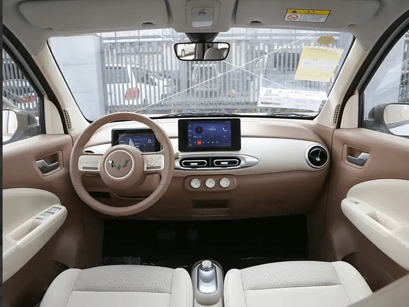 Bên trong khoang lái bản Wuling Macaron 5 cửa