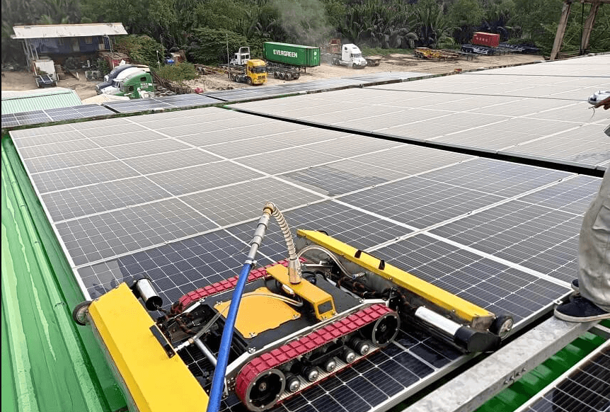 vệ sinh tấm pin năng lượng mặt trời